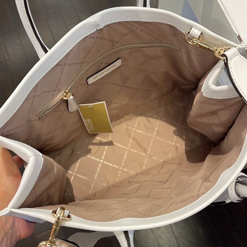 Michael Kors Mirella Medium East West Pebbled Leather Tote Shopper Bag MK EW
NWT - Picture 13 of 16